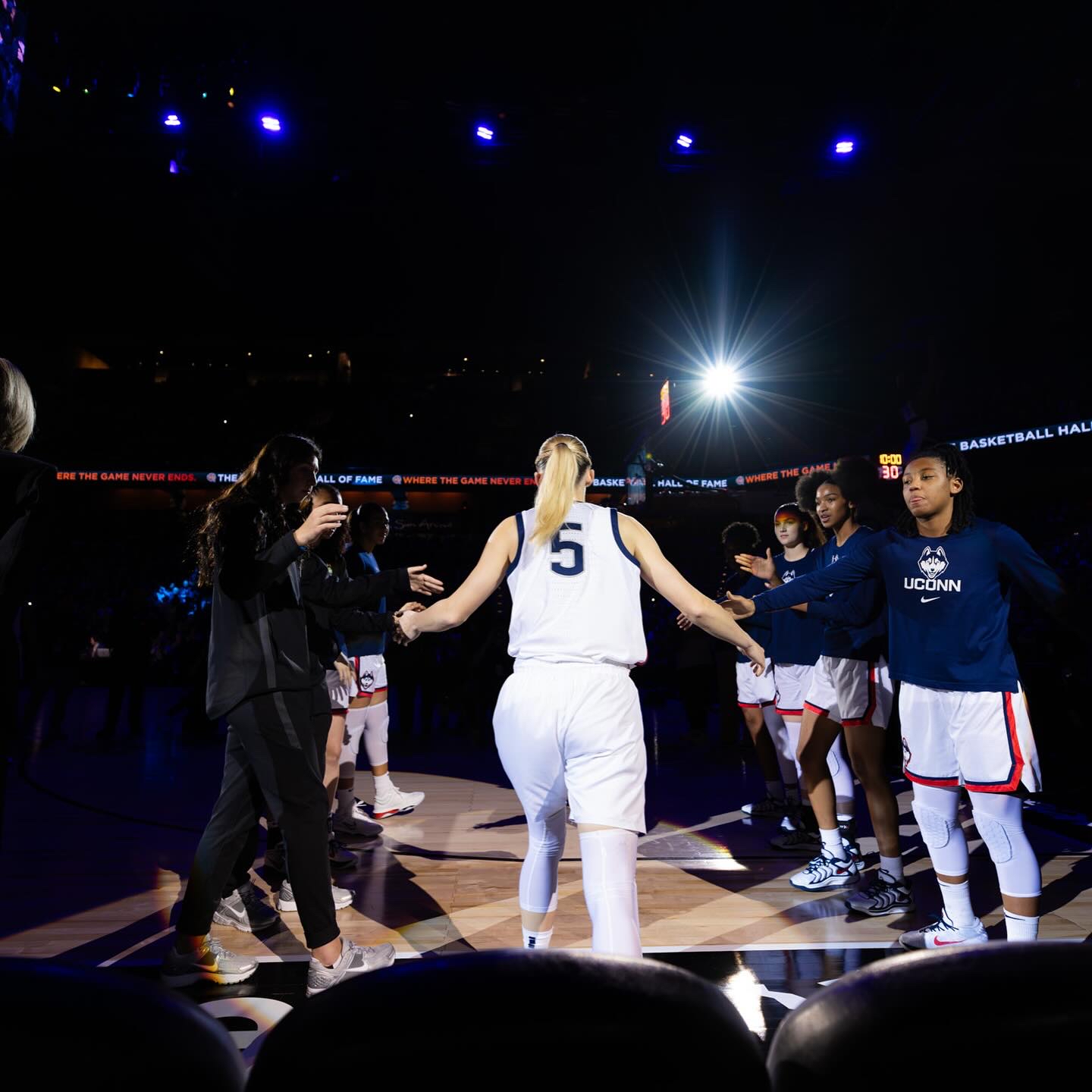 关于美国高中篮球锦标赛总决赛现场观战的信息 关于美国高中篮球锦标赛总决赛现场观战的信息