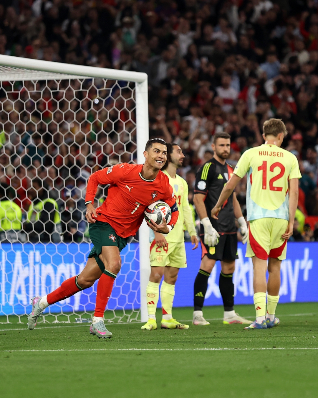 欧国联盟赛事拉开帷幕，激烈对抗引人期待