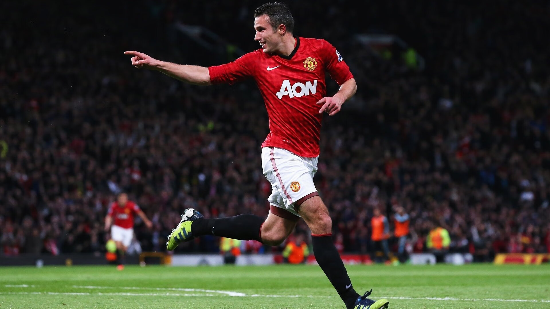 开云体育官方网站-赛道与绿茵场的双重奏，当卡拉斯科在F1街道赛接管比赛